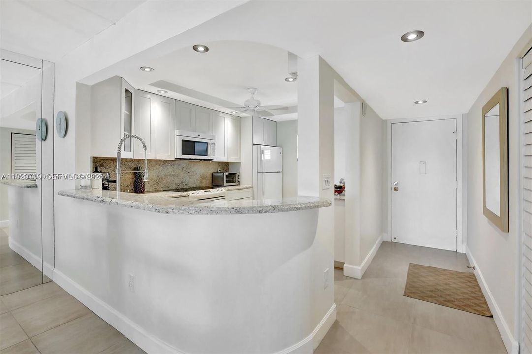 На продажу: $189,900 (2 спален, 2 ванн, 1260 Квадратных фут)