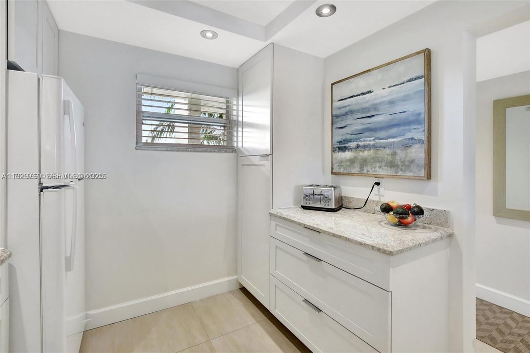 На продажу: $189,900 (2 спален, 2 ванн, 1260 Квадратных фут)