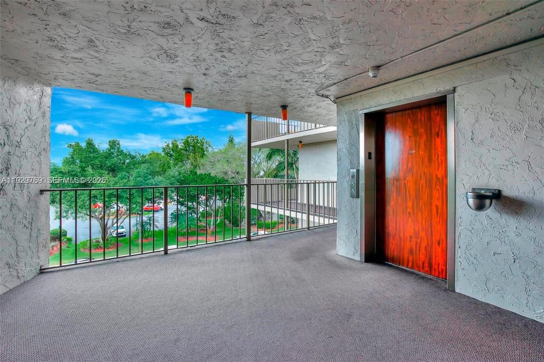 На продажу: $189,900 (2 спален, 2 ванн, 1260 Квадратных фут)