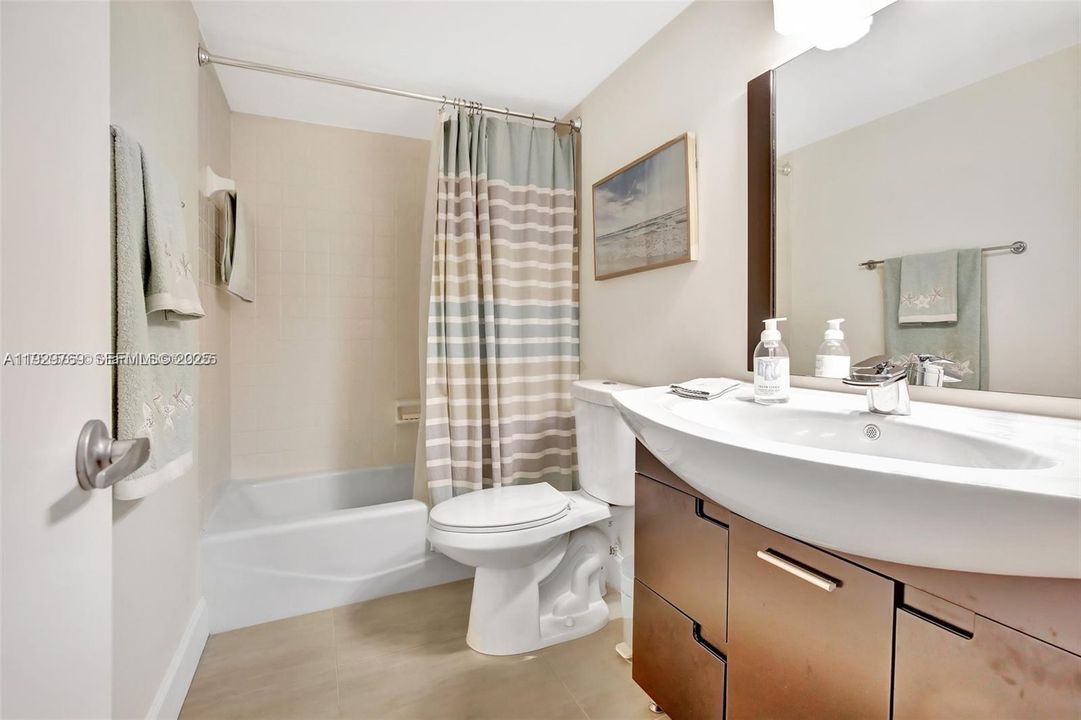 На продажу: $189,900 (2 спален, 2 ванн, 1260 Квадратных фут)