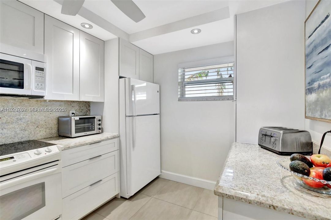 На продажу: $189,900 (2 спален, 2 ванн, 1260 Квадратных фут)