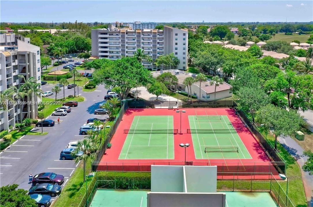 На продажу: $189,900 (2 спален, 2 ванн, 1260 Квадратных фут)