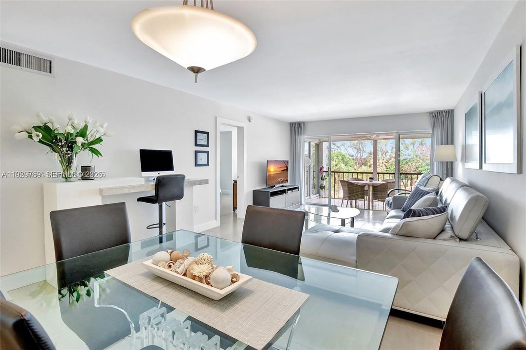 На продажу: $189,900 (2 спален, 2 ванн, 1260 Квадратных фут)