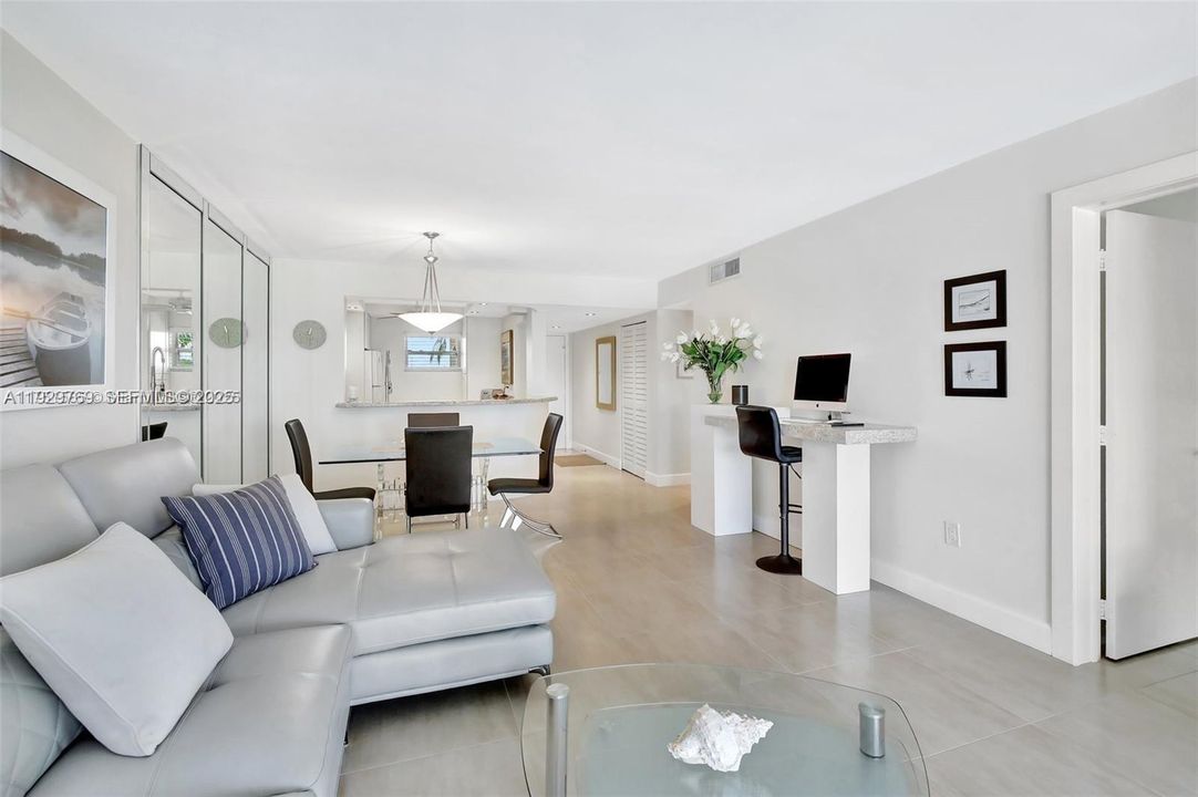 На продажу: $189,900 (2 спален, 2 ванн, 1260 Квадратных фут)