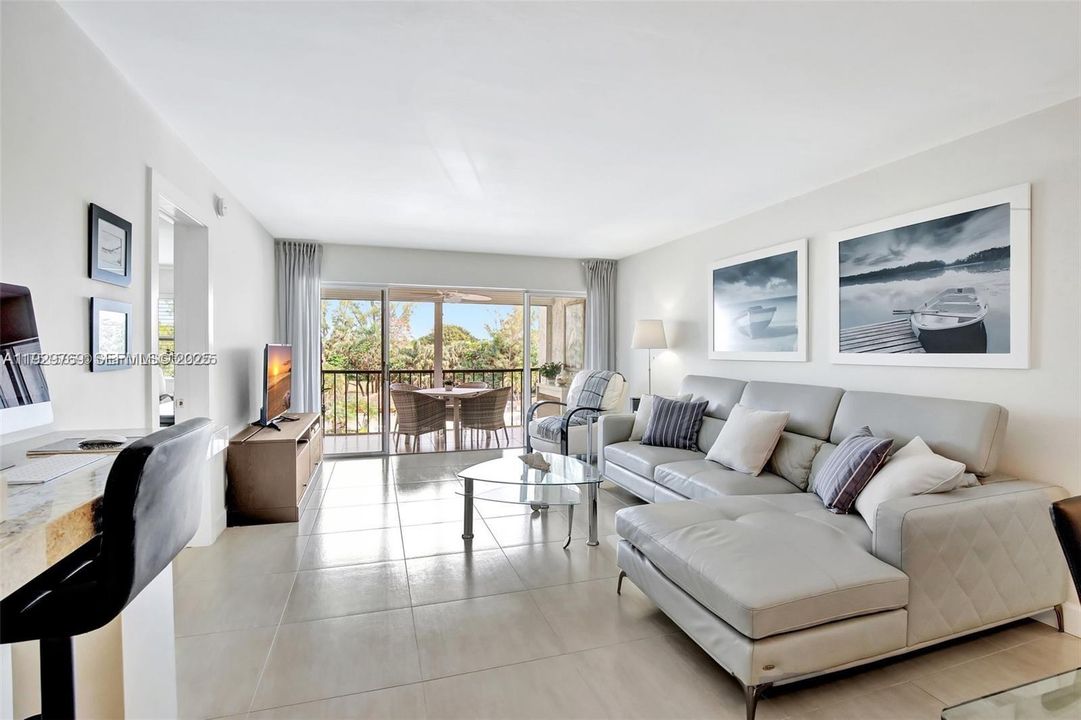 На продажу: $189,900 (2 спален, 2 ванн, 1260 Квадратных фут)