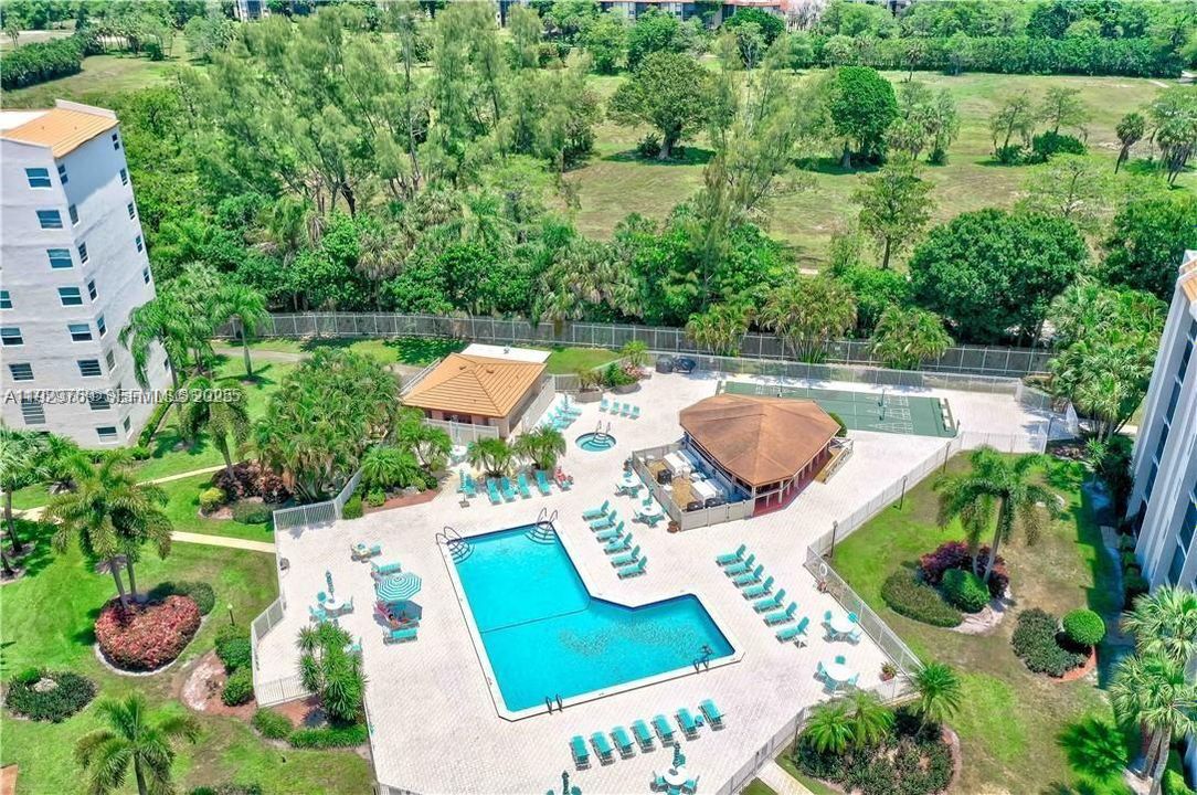 На продажу: $189,900 (2 спален, 2 ванн, 1260 Квадратных фут)