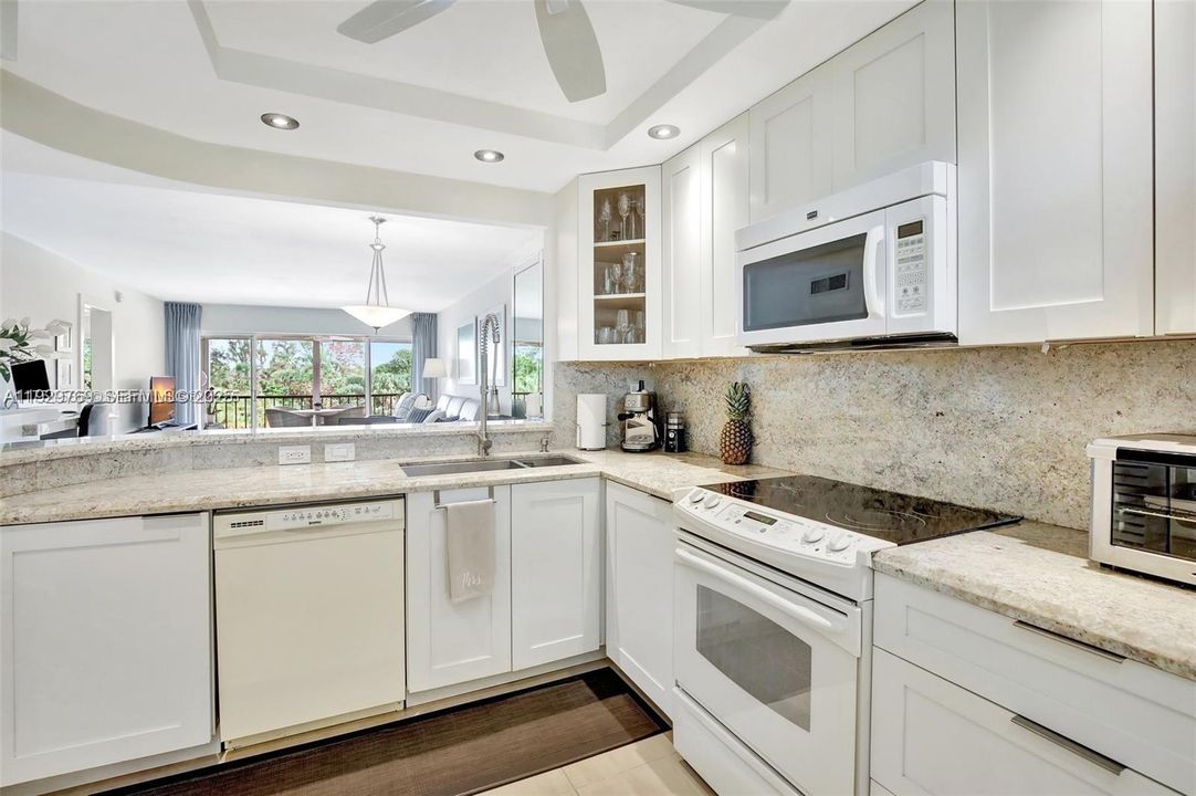 На продажу: $189,900 (2 спален, 2 ванн, 1260 Квадратных фут)