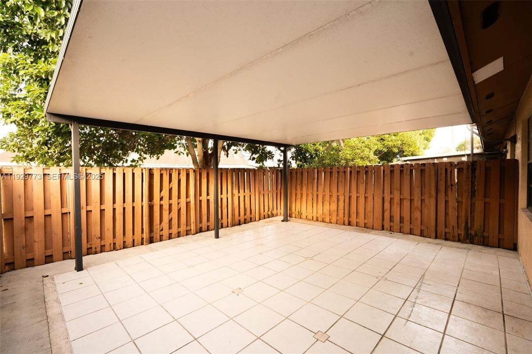 For Sale: $399,000 (2 beds, 2 baths, 1089 Square Feet)