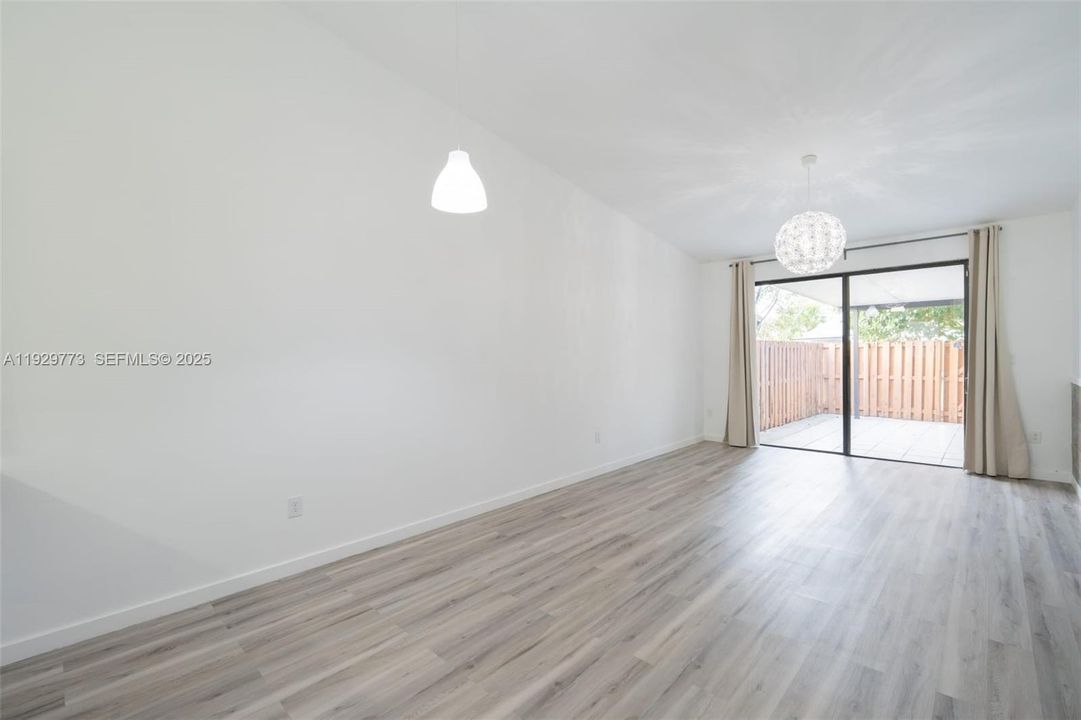 For Sale: $399,000 (2 beds, 2 baths, 1089 Square Feet)