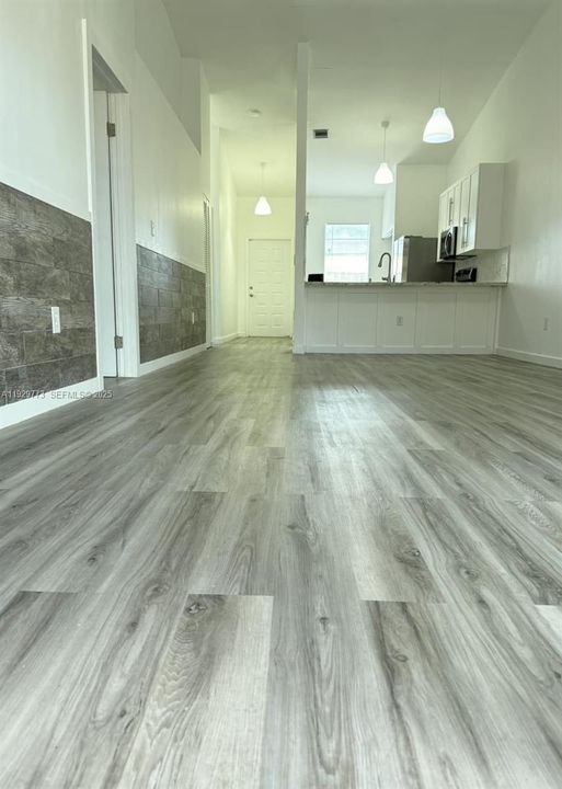 For Sale: $399,000 (2 beds, 2 baths, 1089 Square Feet)