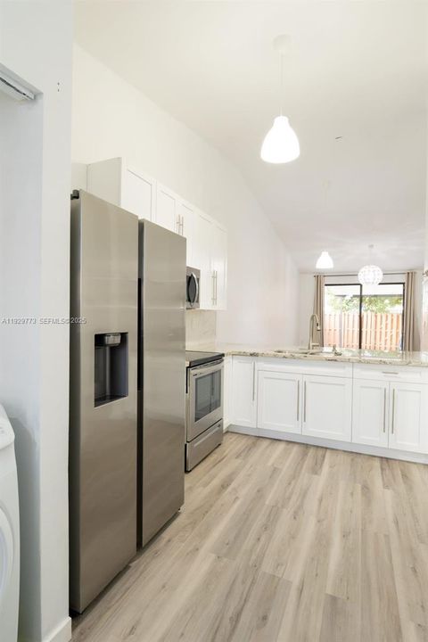 For Sale: $399,000 (2 beds, 2 baths, 1089 Square Feet)