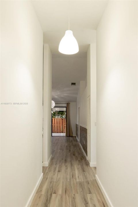 For Sale: $399,000 (2 beds, 2 baths, 1089 Square Feet)