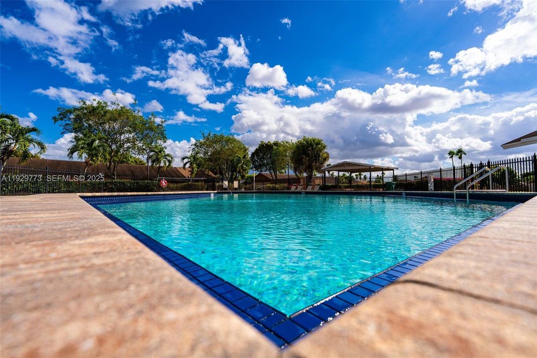 For Sale: $399,000 (2 beds, 2 baths, 1089 Square Feet)