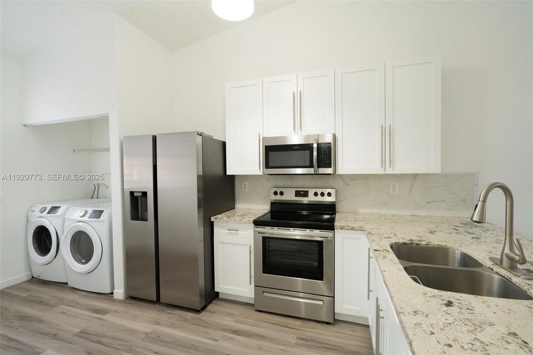 For Sale: $399,000 (2 beds, 2 baths, 1089 Square Feet)