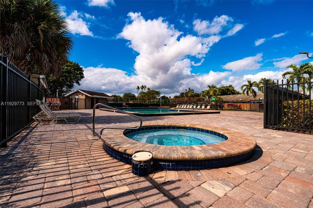 For Sale: $399,000 (2 beds, 2 baths, 1089 Square Feet)