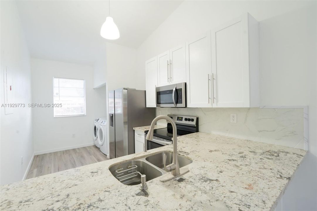 For Sale: $399,000 (2 beds, 2 baths, 1089 Square Feet)