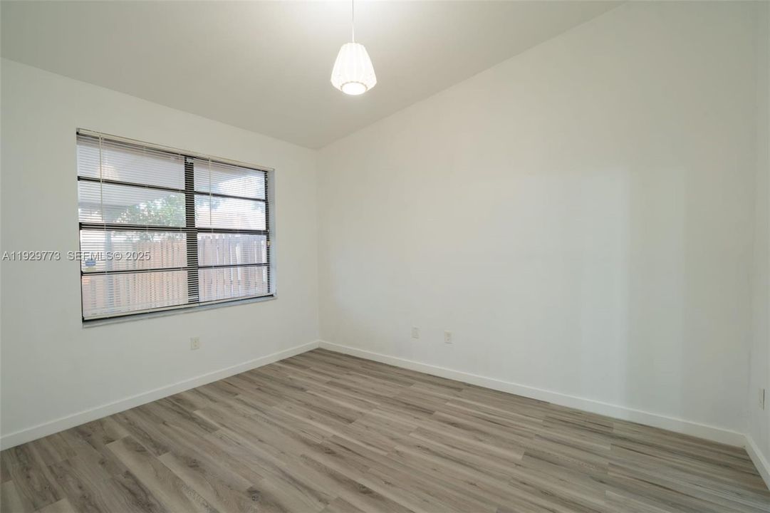 For Sale: $399,000 (2 beds, 2 baths, 1089 Square Feet)