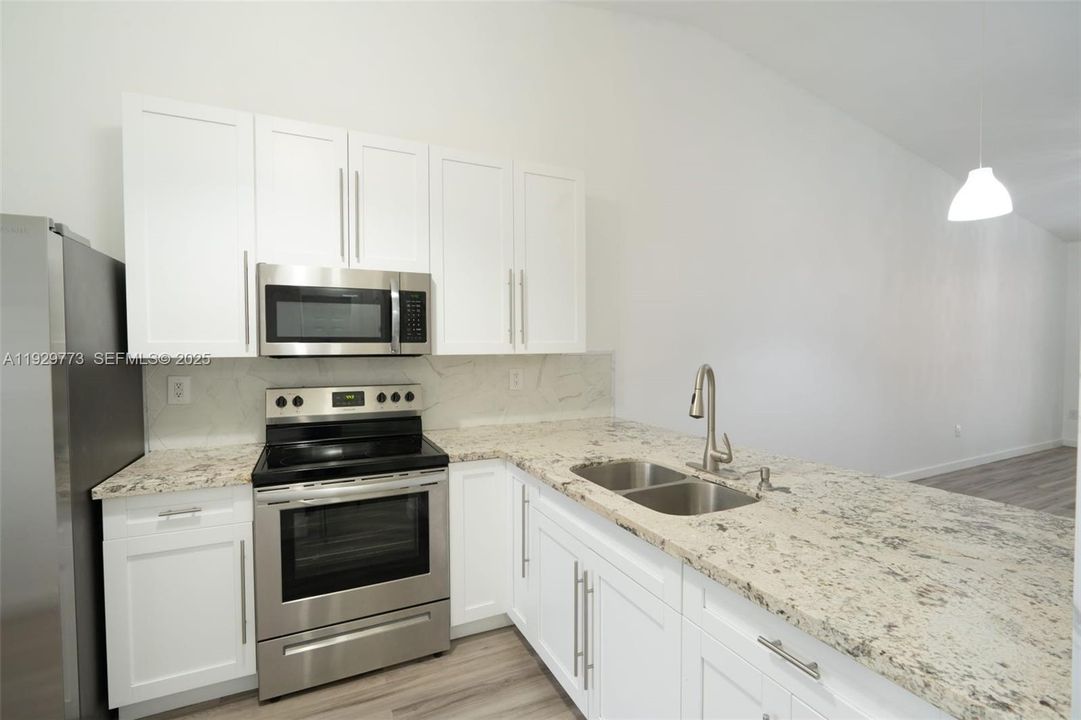 For Sale: $399,000 (2 beds, 2 baths, 1089 Square Feet)