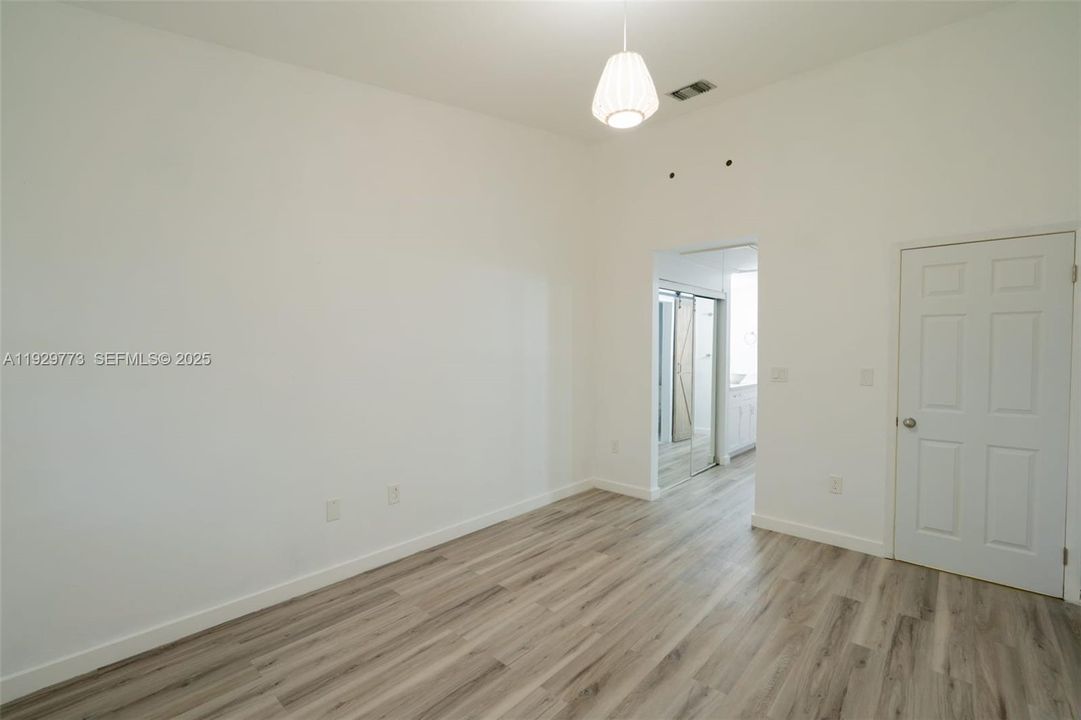 For Sale: $399,000 (2 beds, 2 baths, 1089 Square Feet)