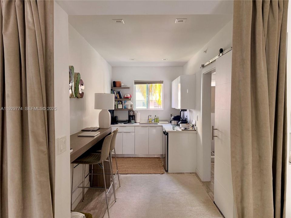 For Rent: $1,845 (1 beds, 1 baths, 390 Square Feet)