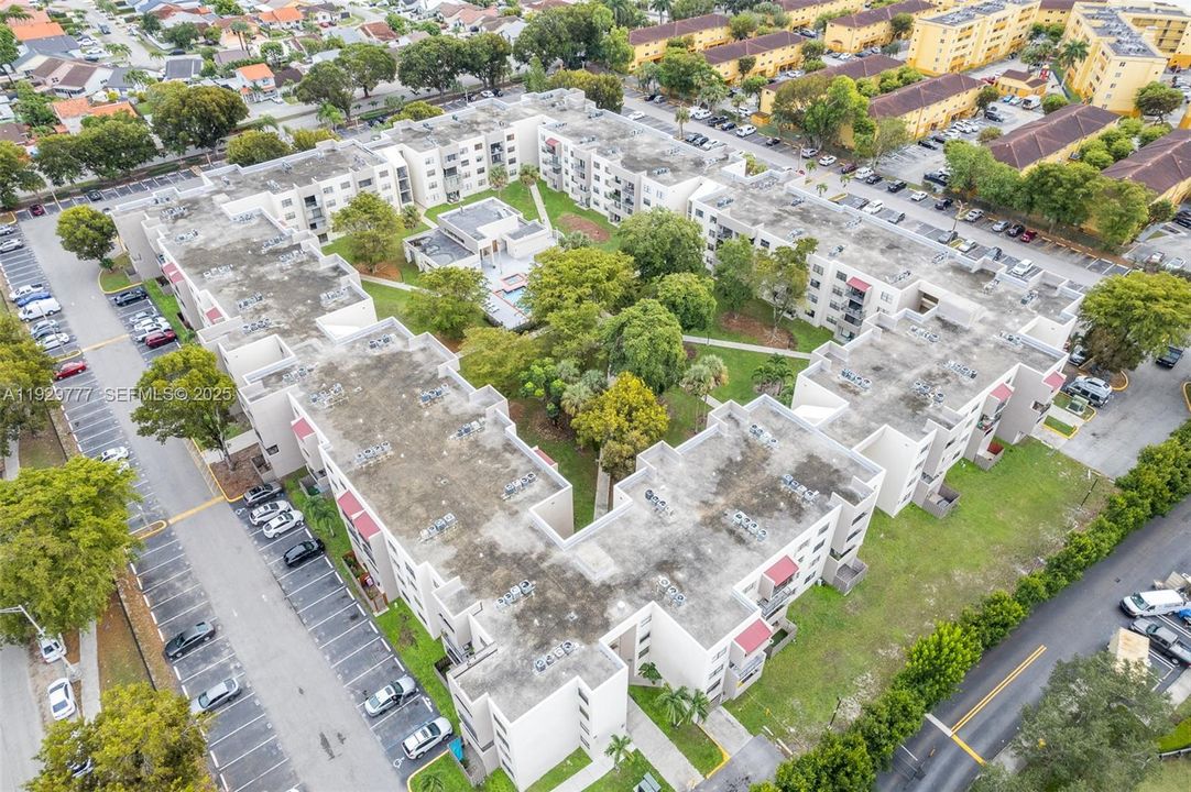 For Sale: $300,000 (2 beds, 2 baths, 866 Square Feet)