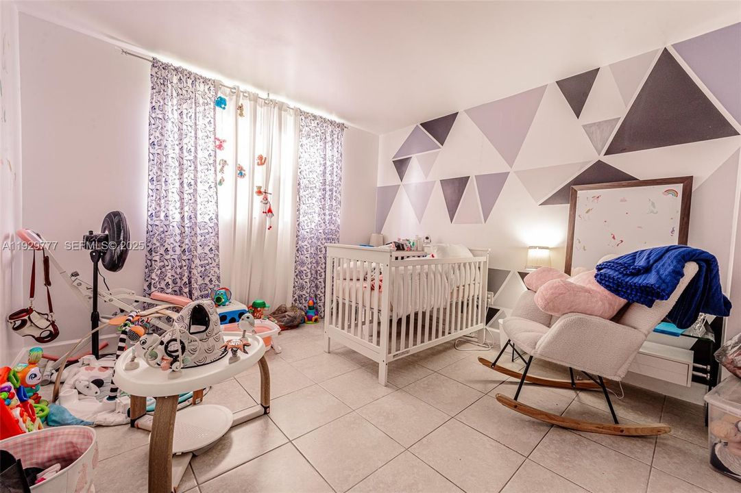 For Sale: $300,000 (2 beds, 2 baths, 866 Square Feet)