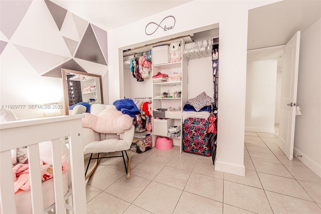 For Sale: $300,000 (2 beds, 2 baths, 866 Square Feet)