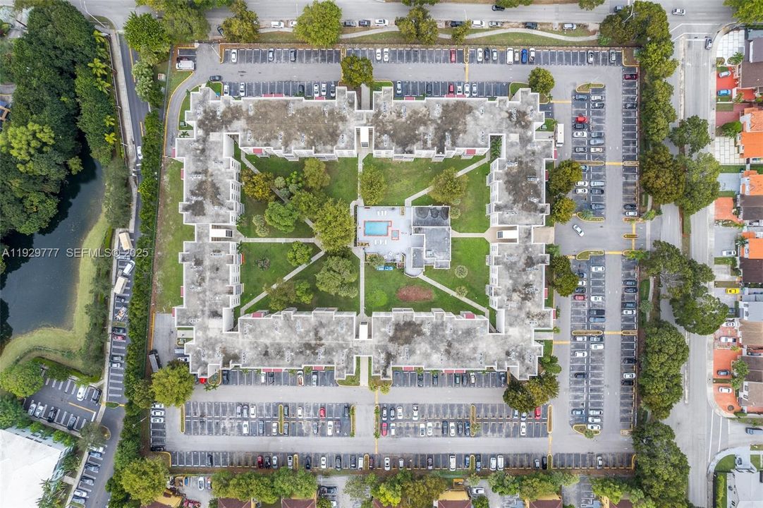 For Sale: $300,000 (2 beds, 2 baths, 866 Square Feet)