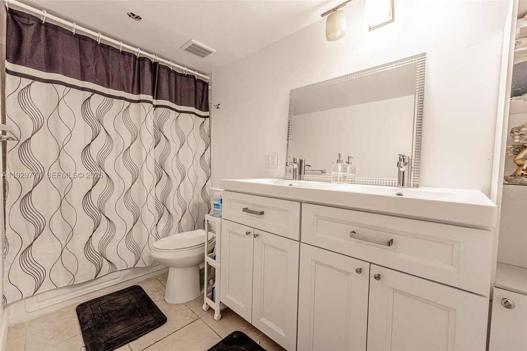 For Sale: $300,000 (2 beds, 2 baths, 866 Square Feet)