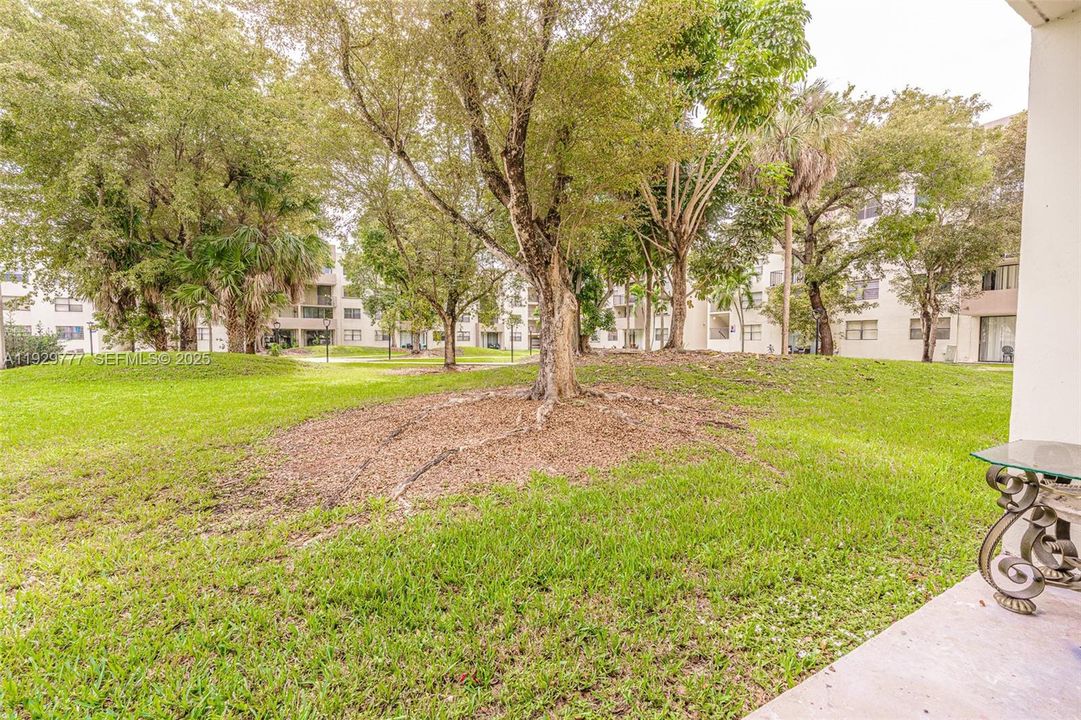 For Sale: $300,000 (2 beds, 2 baths, 866 Square Feet)