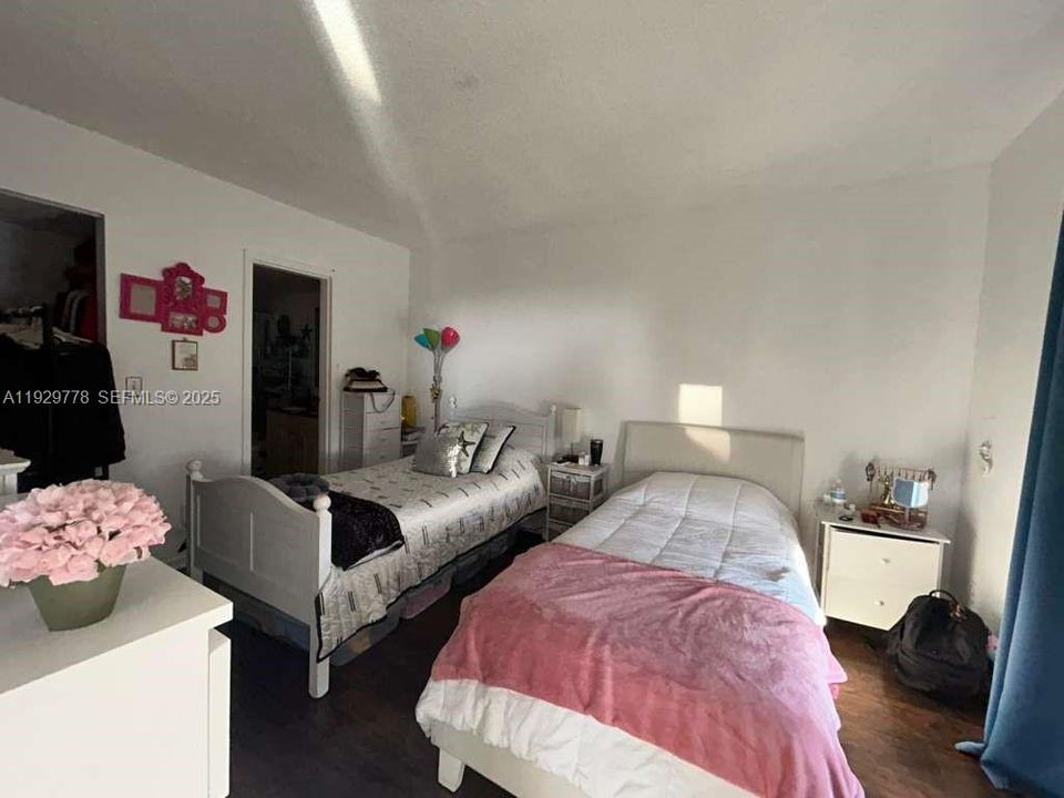 For Sale: $185,000 (2 beds, 2 baths, 1050 Square Feet)