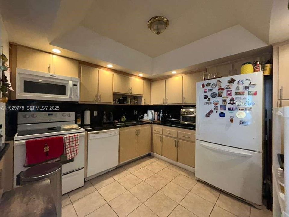 For Sale: $185,000 (2 beds, 2 baths, 1050 Square Feet)