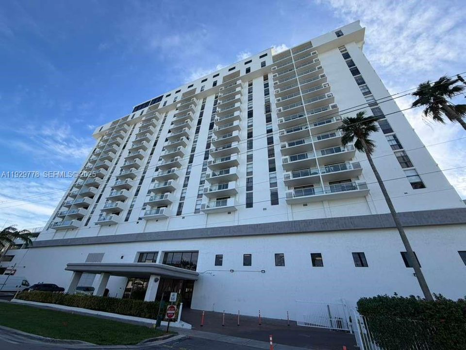 For Sale: $185,000 (2 beds, 2 baths, 1050 Square Feet)