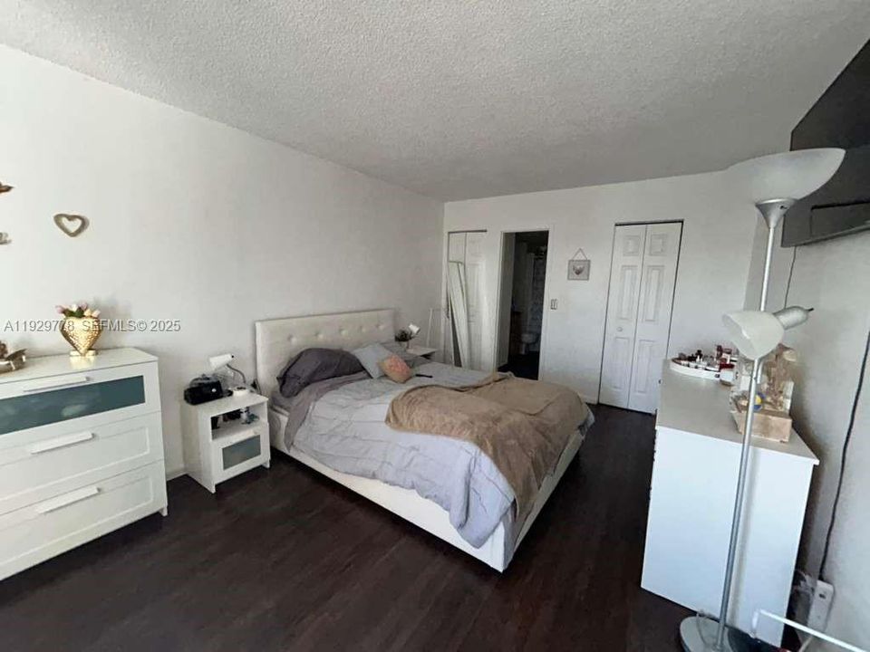 For Sale: $185,000 (2 beds, 2 baths, 1050 Square Feet)