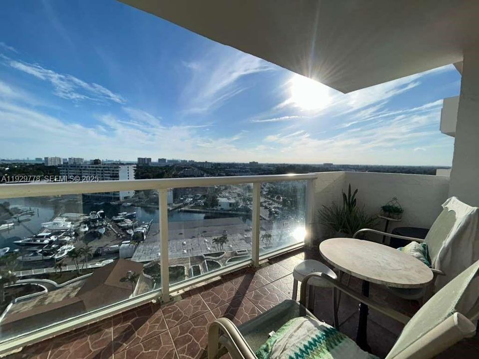 For Sale: $185,000 (2 beds, 2 baths, 1050 Square Feet)