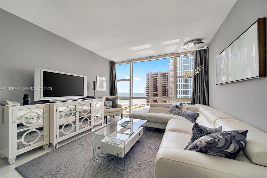 For Sale: $1,075,000 (2 beds, 2 baths, 1103 Square Feet)