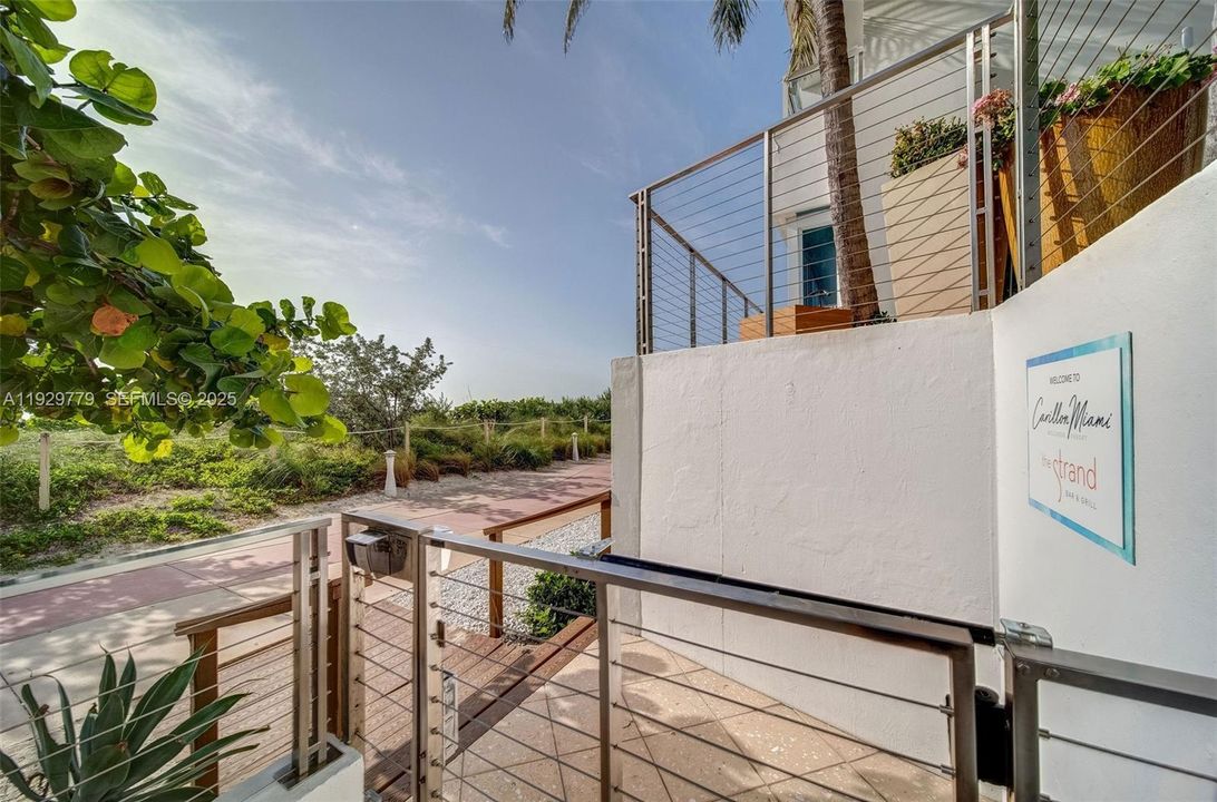 For Sale: $1,075,000 (2 beds, 2 baths, 1103 Square Feet)