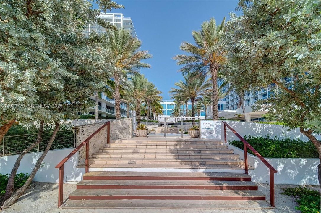 For Sale: $1,075,000 (2 beds, 2 baths, 1103 Square Feet)