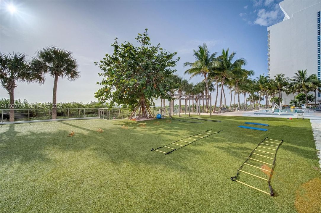 For Sale: $1,075,000 (2 beds, 2 baths, 1103 Square Feet)