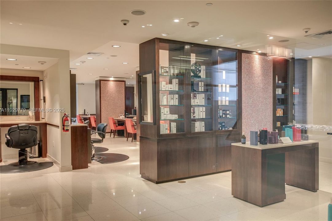 For Sale: $1,075,000 (2 beds, 2 baths, 1103 Square Feet)