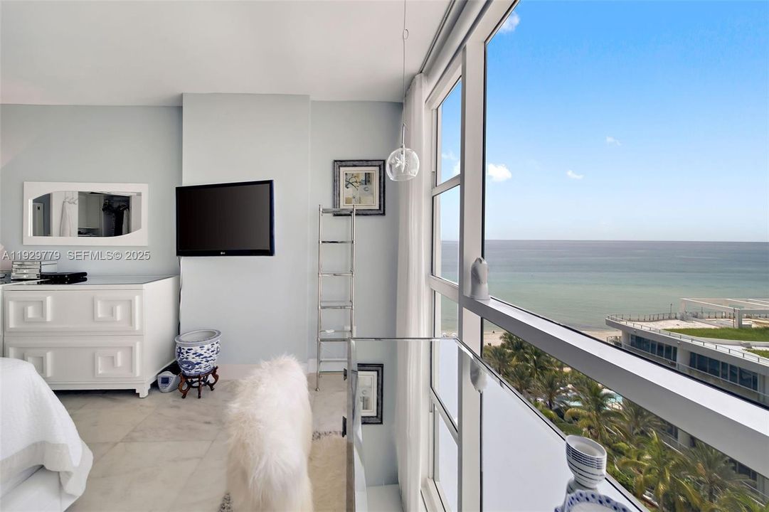 For Sale: $1,075,000 (2 beds, 2 baths, 1103 Square Feet)