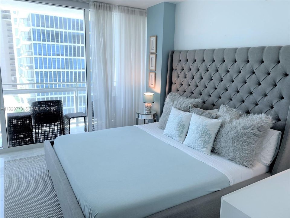 For Sale: $1,075,000 (2 beds, 2 baths, 1103 Square Feet)