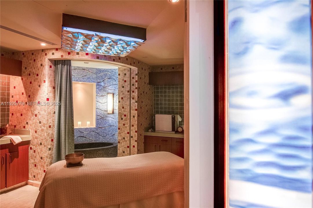 For Sale: $1,075,000 (2 beds, 2 baths, 1103 Square Feet)