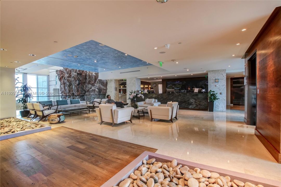 For Sale: $1,075,000 (2 beds, 2 baths, 1103 Square Feet)