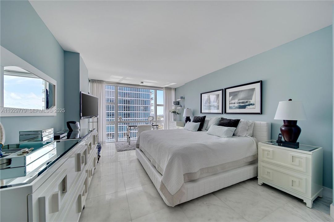 For Sale: $1,075,000 (2 beds, 2 baths, 1103 Square Feet)