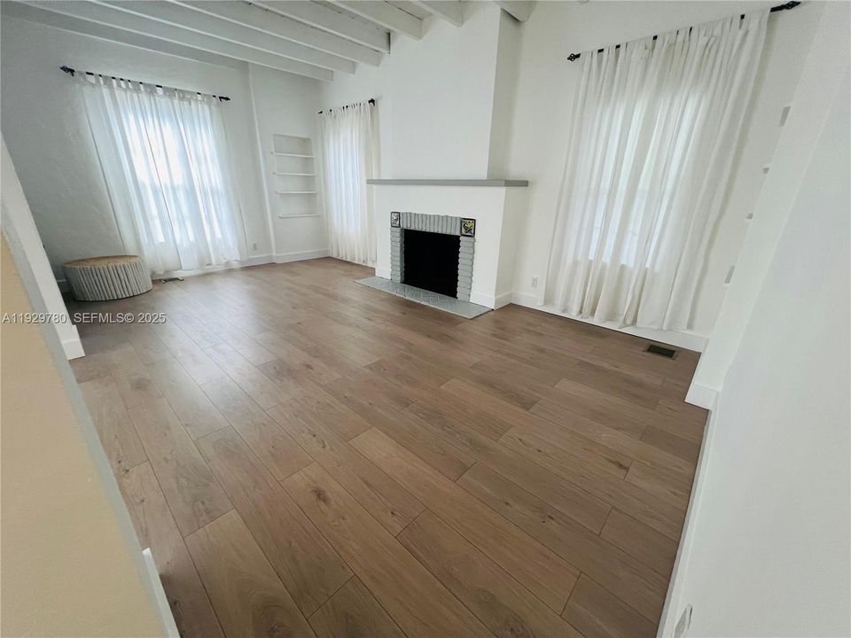 For Rent: $4,980 (3 beds, 2 baths, 1613 Square Feet)