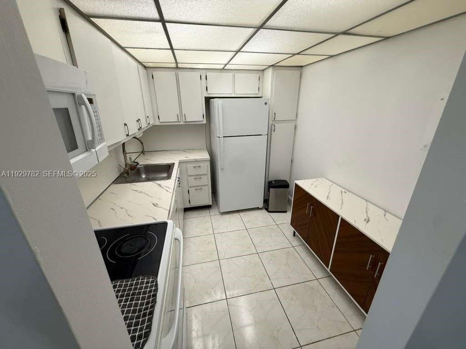 For Rent: $2,890 (2 beds, 2 baths, 1022 Square Feet)