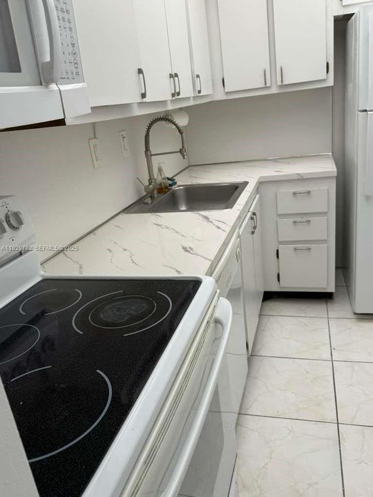 For Rent: $2,890 (2 beds, 2 baths, 1022 Square Feet)