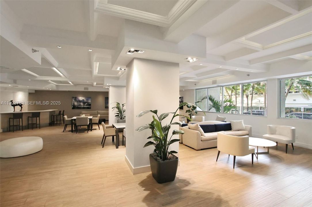 For Sale: $649,000 (1 beds, 1 baths, 845 Square Feet)