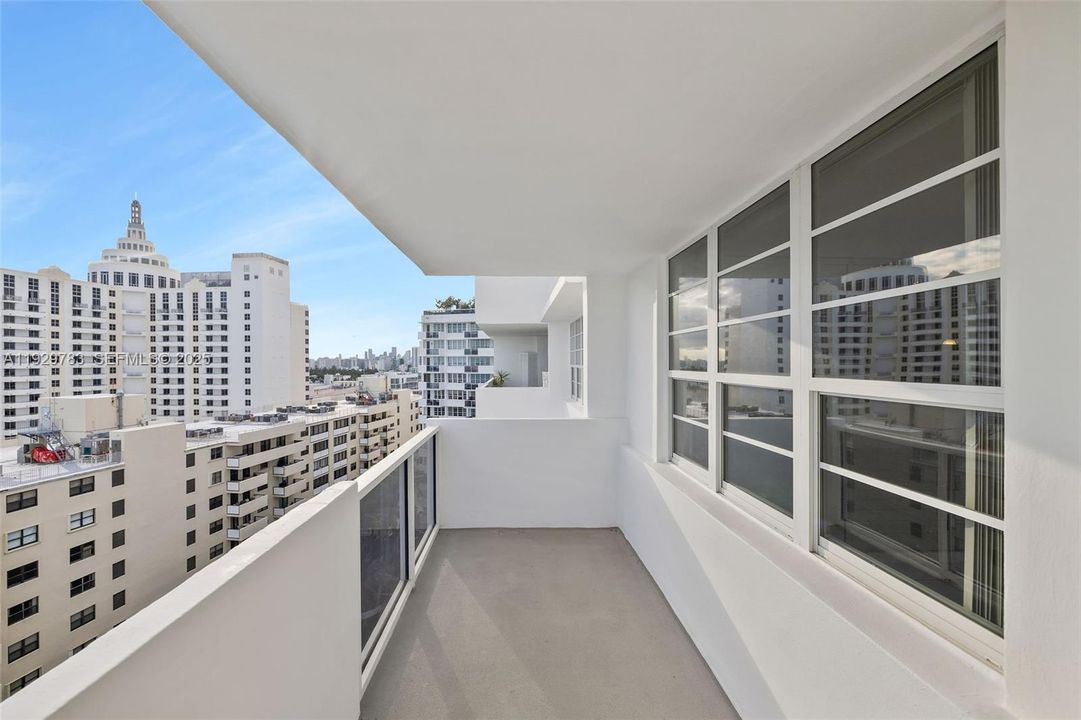 For Sale: $649,000 (1 beds, 1 baths, 845 Square Feet)